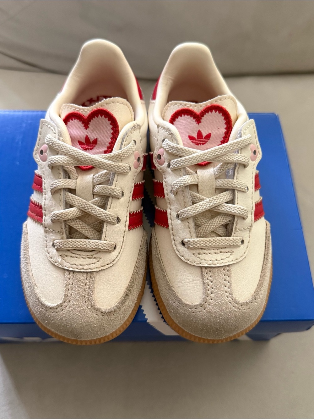adidas samba 8c Cream & Red Heart Detail Sneakers